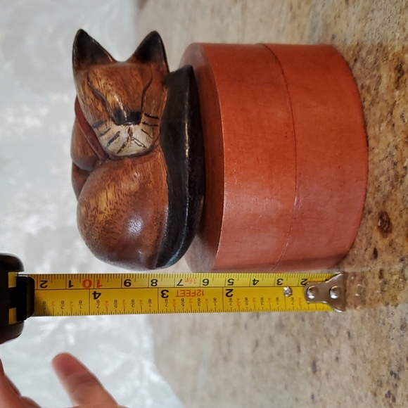 Hand carved wooden sleeping cat box - Picture 8 of 12